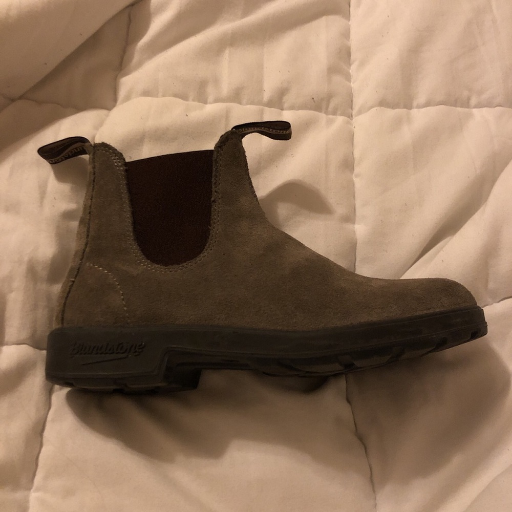 BLUNDSTONE BOOTS